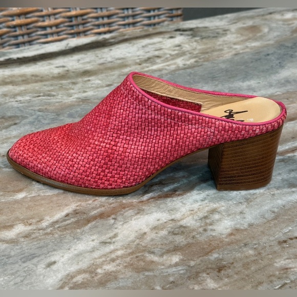 Women’s AMALFI Coral leather slip on mules- Size 7 - Picture 2 of 12